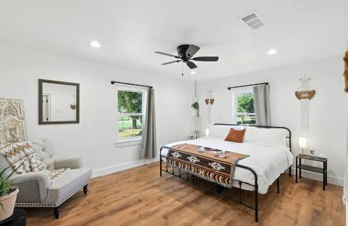 Newly Remodeled 3 Bedroom Bespoke Home Near Fort Worth - Photo 6