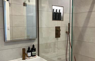 Convenient Clapham Junction Flat - Photo 6