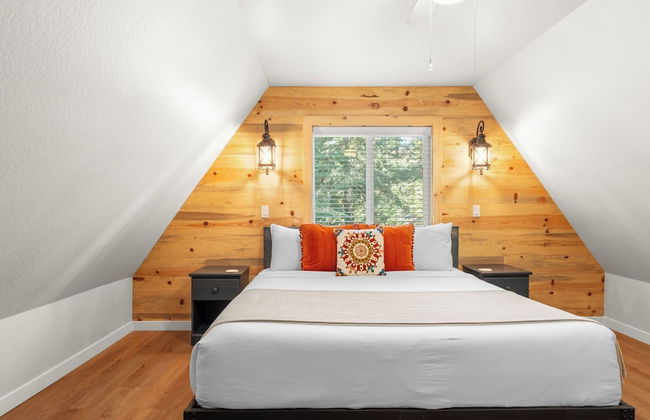 Sweet Pine Deck + Hot Tub, Cozy Modern Interior Close to Ski Resort! - Foto 64