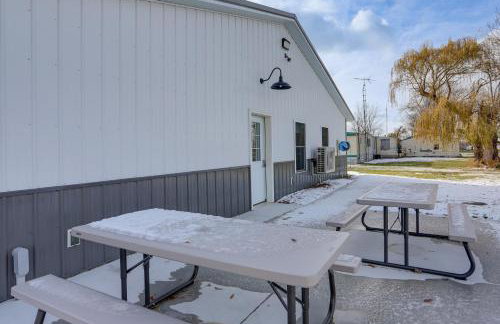 Patio and Parking! Modern Bunkhouse Near Lake Erie - Foto 24