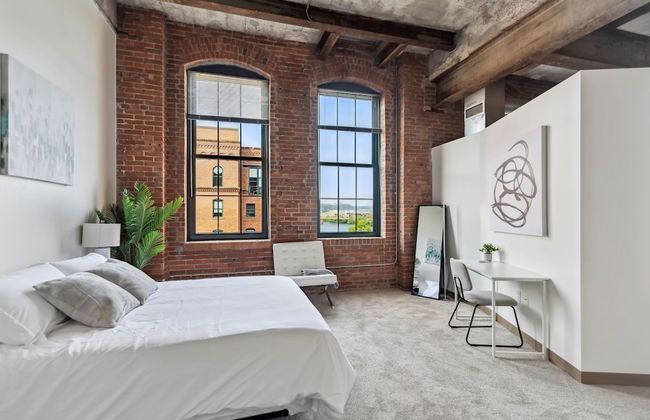 Historic Loft Retreat With Pool - Foto 40