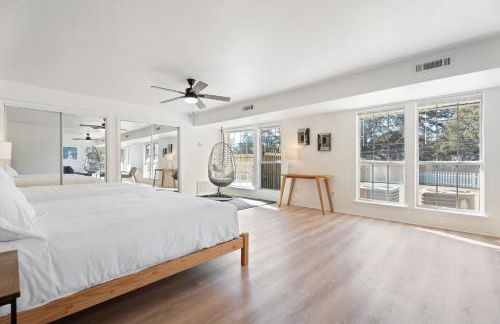 Spacious Lakefront View With Hot Tub and Pool NH - Foto 24