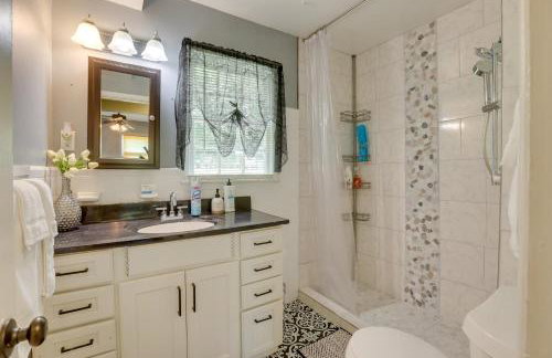 Modern Birmingham Escape with Yard and Fire Pit! - Foto 17