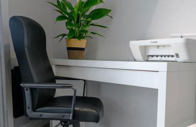 Modern and Stylish 1-Bedroom Guesthouse near M6 J10 Perfect for Business Stays & Couples Free Parking & Wi-Fi - Foto 6