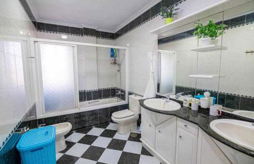 lujosa villa en Alhaurin de la Torre 7 dormitorios - Photo 22