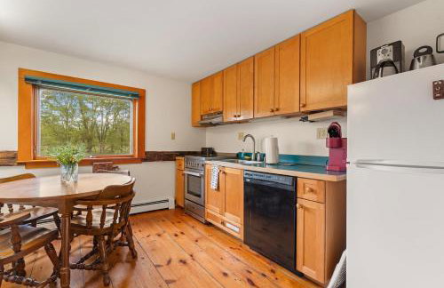 A - Farmhouse Apartment on Miles Smith Farm - Foto 12