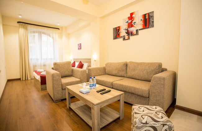 Welcome City Center Apartments - Photo 8