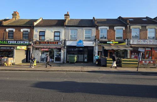 Spacious 3-Bedroom Apartment Near Stratford, 1 Minute From Train Station - Foto 36