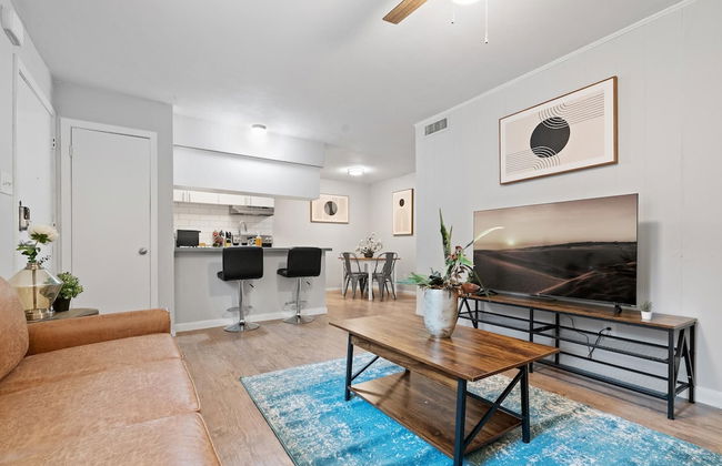 Stylish 1BR Near UT Highland Evonify - Photo 9