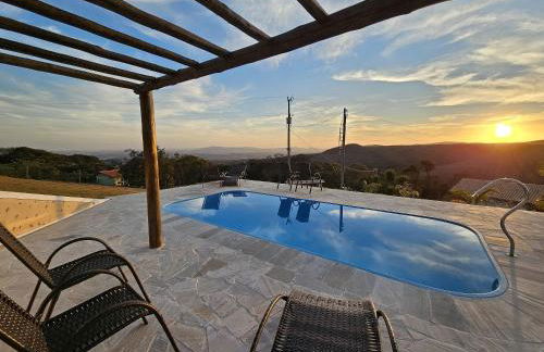 Chalés Vila Real - Tranquilidade na Serra de Carrancas - Piscina com uma vista espetacular do Pôr do Sol - Foto 32