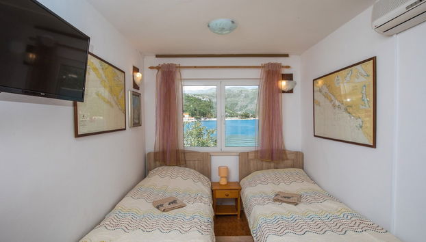 Seaside Studio - Photo 5, Room