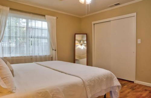 Spruce Beach Cottage - Walk to beach - Photo 24