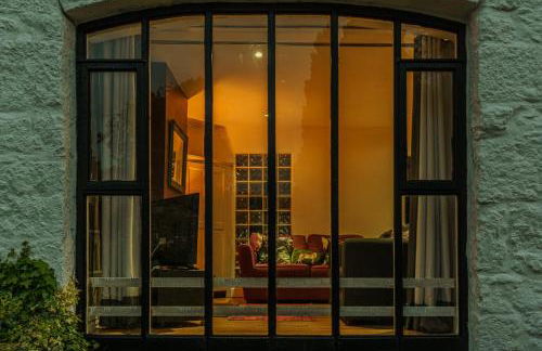 No.1 The Coach House - Photo 2