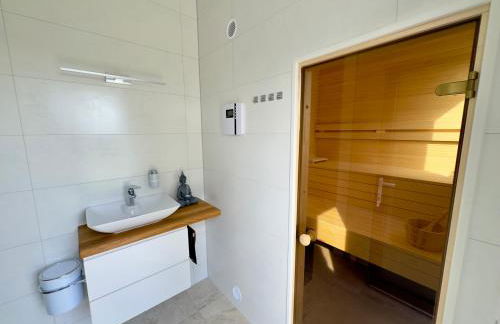 luxuriöse Villa Möwengeflüster - 220qm große Ferienwohnung für bis zu 8 Gästen mit Sauna direkt am Goitzschesee - Foto 36