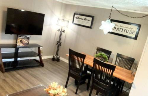 The House Hotels - 4 Beds, huge yard, secluded, and central! - Foto 27