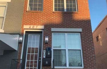 Sun-filled Capitol Hill home w/ parking & roofdeck - Photo 22