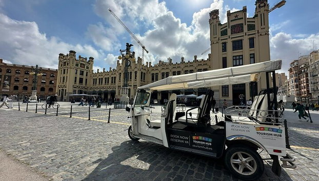Valencia : Visita el Centro Histórico de Valencia en Tuk Tuk - Foto 4