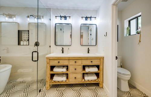 Stylish Flagstaff Hideaway with Hot Tub and Fire Pit! - Foto 17