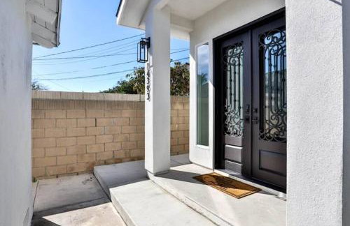 H&H New Built 2023 Hidden Gem Heart of OC 3 Queen Beds - Foto 38