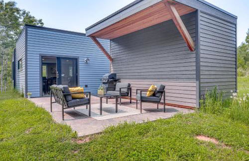 Walk to Lake Superior and Beach Modern Retreat - Foto 10