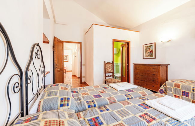 Laurel Apt With Shared Pool - Photo 20