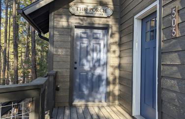 Pinetop Getaway w Sunset Deck & Fire Pit Table - Foto 12