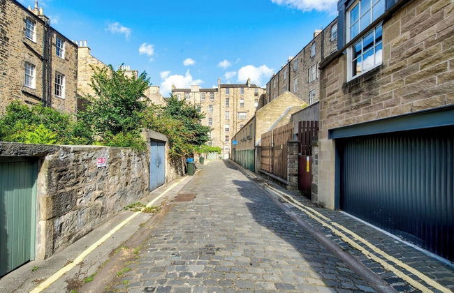 JOIVY Quiet Mews Apartment in New Town - Photo 39