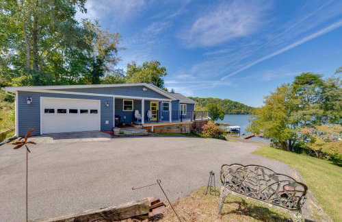 Radford Home with Wraparound Deck! - Foto 2