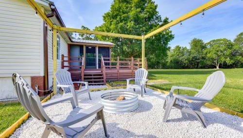 Palatka Hideaway with Fireplace and Private Porch - Photo 2
