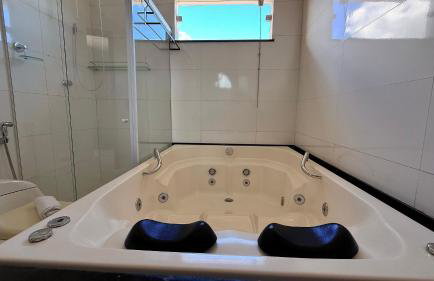 Apto com Hidromassagem; Perto do Aeroporto. - Foto 3