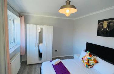 Bright, Spacious, modern Interior Decor 2 bedrooms Apartment with amazing views - Photo 37