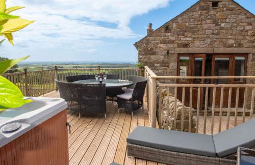 Mill Barn, Castle Carrock, dogs welcome, hot tub with countryside and reservoir views - Foto 1