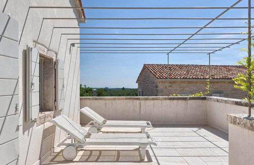 Villa Charlotte for 14 persons with 73m2 Pool in Central Istria - Daily Housekeeping & Breakfast Service - Foto 6