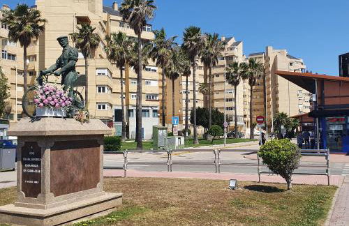 Visit Gibraltar stay in La Linea for less! - Foto 15