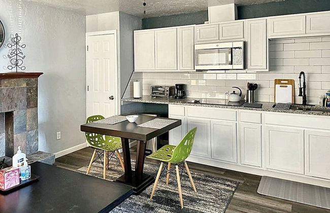 Clean Cozy 1-bedroom Near Plaza District 32C - Photo 5