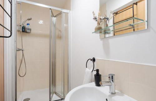 Trafford Stays - Work & Leisure - Foto 48