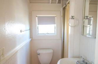 Cozy Beach Bungalow - Photo 7