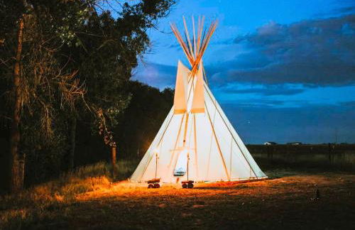 Cozy and Authentic Tipi Rental on Working Horse Ranch near Denver, Colorado - Foto 8