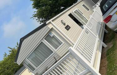 CaravanSleeps4-Beachfront-Garden-Patio - Foto 1