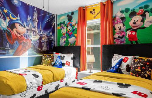 Amazing Star Wars Villa with Arcade & Theater, Private Pool, 3 King, Near Disney - Photo 35