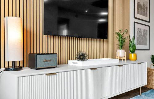 Bywater 2BR w Pool, Gym & King Beds - Foto 11