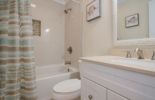 Direct Oceanfront Private Villa Overlooking Pool/Beach - South Forest Beach - Right next to Coligny Plaza - Foto 13