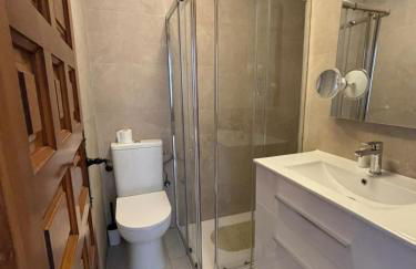 Apartamento con jardín, piscina y parking - Foto 8