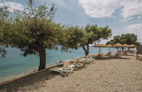 Trizonia Bay Hotel - Photo 35