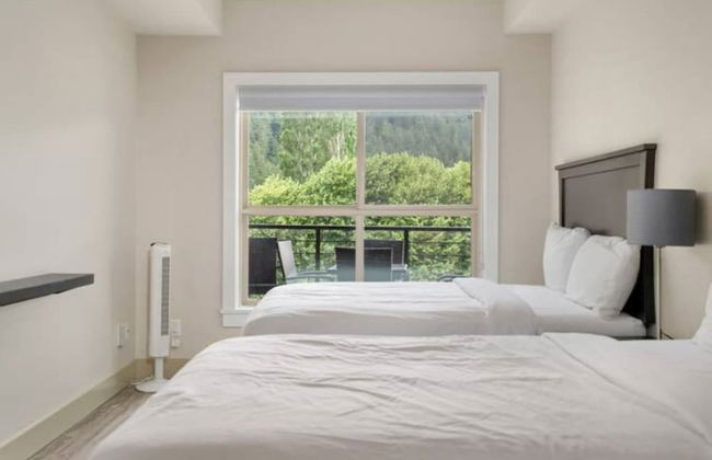 Harrison Lake Pets Welcome 3BR Suite - Photo 10