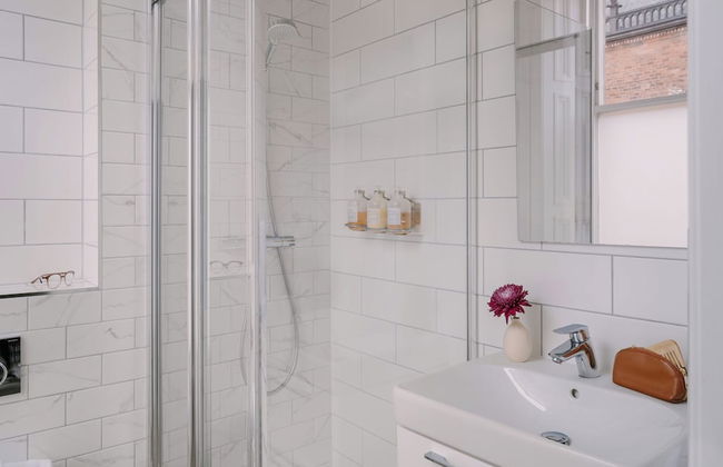 Royal Garden Apartments New Town - Photo 36