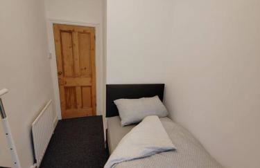 Brighouse 2 bedhouse central contractors welcome - Foto 30