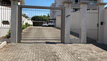 Apto em prédio familiar - São Gabriel - Foto 1