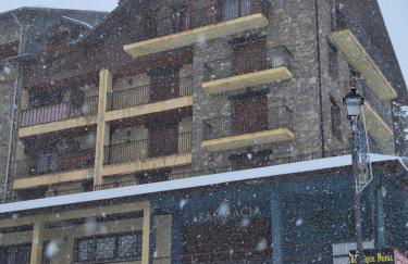 Montesqui Formigal, exclusivo ático con vistas a pistas, guardaesquis y garaje - Foto 30