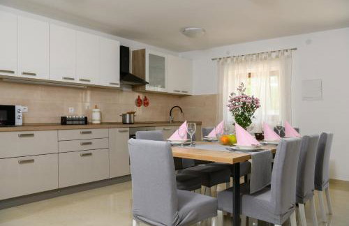 House Angela with private pool, private parking, wi-fi and fully fenced garden - WiiBuk - Foto 22